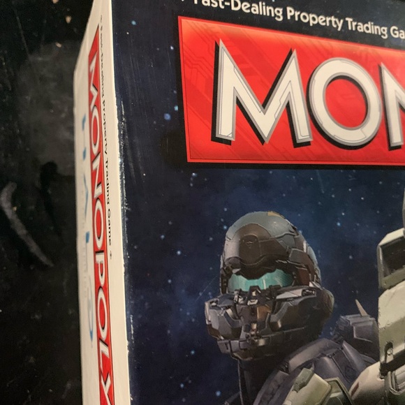 Halo Collector's Edition Board Game - Picture 2 of 10